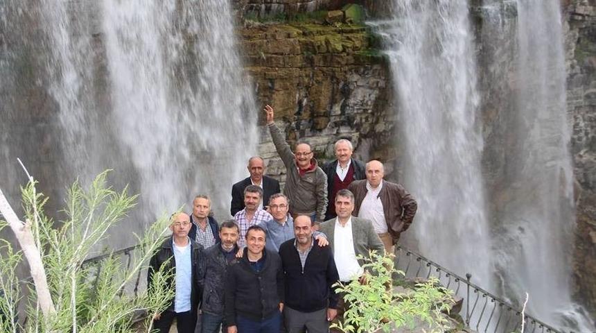 31 Yıl Sonra Tortum Şelalesi&rsquo;nde Buluştular