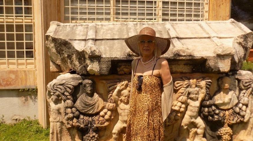 Rezzan Kiraz&rsquo;ı Medine&rsquo;den Sonra En &Ccedil;ok Afrodisias Etkiledi