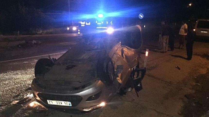 G&ouml;lbaşı İl&ccedil;esinde K&ouml;peğe &Ccedil;arpan Otomobildeki 2 Kişi Ağır Yaralandı