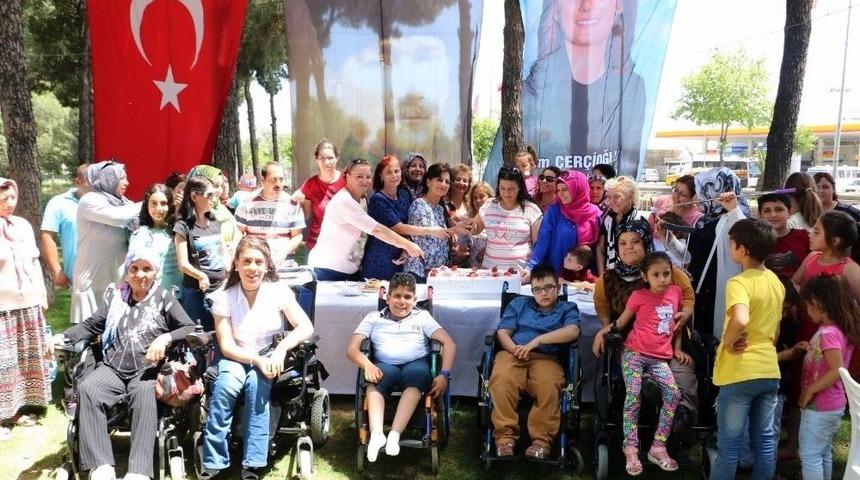 Engelli Annelerinden Başkan &Ccedil;er&ccedil;ioğlu&rsquo;na Teşekk&uuml;r