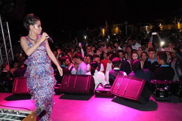 Karaman&rsquo;da &Uuml;niversiteli Gen&ccedil;ler Derya Uluğ İle Coştu 2