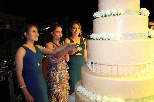 Karaman&rsquo;da &Uuml;niversiteli Gen&ccedil;ler Derya Uluğ İle Coştu 3