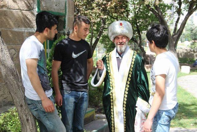 (&ouml;zel Haber) Ertuğrul Gazi Kıyafetiyle T&uuml;rkiye&rsquo;yi Geziyor 1