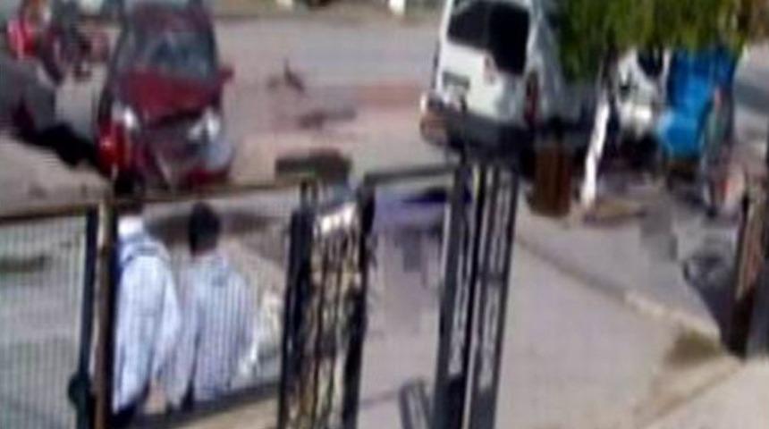 Otomobilin &Ccedil;arptığı Motosikletteki Gen&ccedil;ler Havaya Savruldu