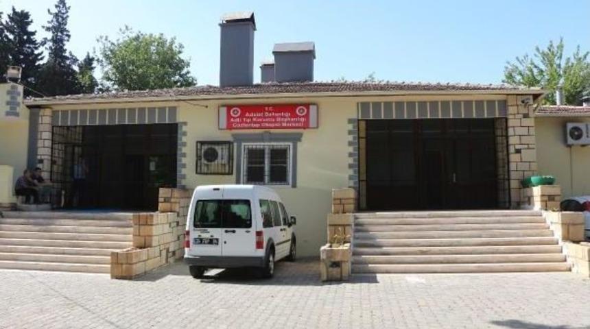 Gaziantep'te, Otomobilin &Ccedil;arptığı Suriyeli &Ouml;ld&uuml;