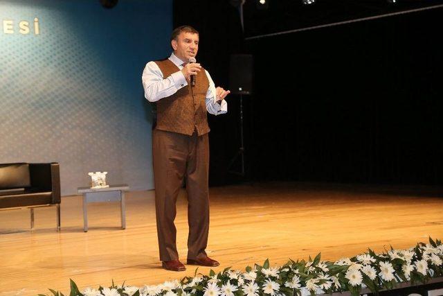 Psikolog-yazar Üstün Dökmen, Büyükşehir Belediyesi’nin Söyleşisine Katıldı