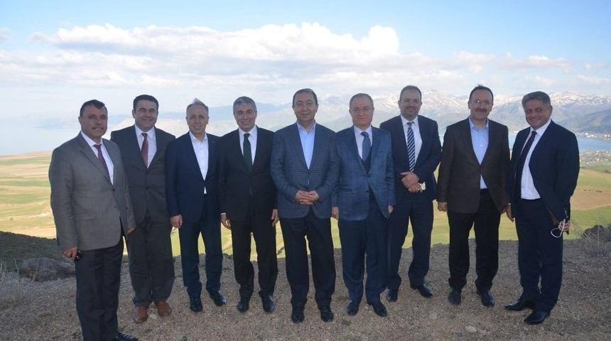 M&uuml;steşar Aka&rsquo;dan Tatvan&rsquo;a Ziyaret