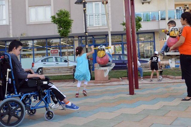 (özel Haber) Tek İsteği Engelli Çocuğunun Tedavi Edilmesi