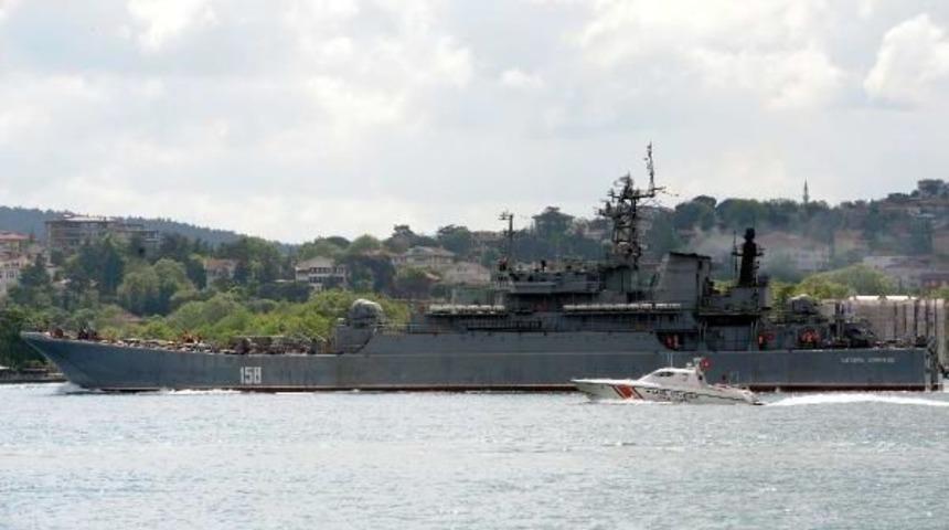 Rus Askeri Gemisi İstanbul Boğazı'ndan Ge&ccedil;ti