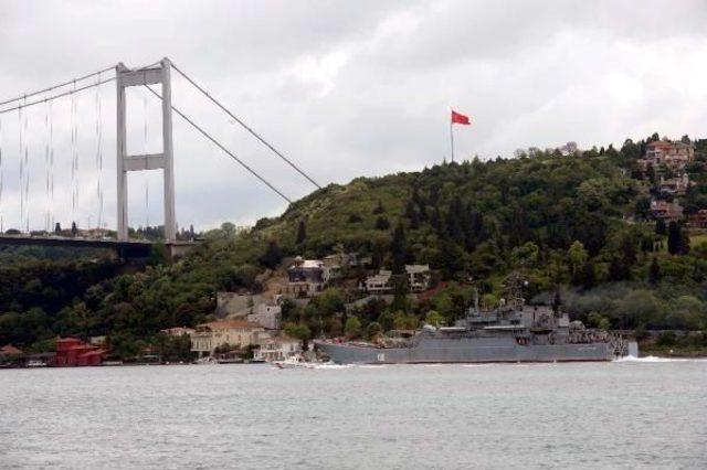 Rus Askeri Gemisi İstanbul Boğazı'ndan Geçti