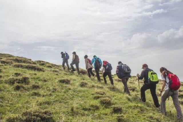 Anneler Gününü  3 Bin 400 Metredeki Kösedağ Zirvesi'nden Kutladılar