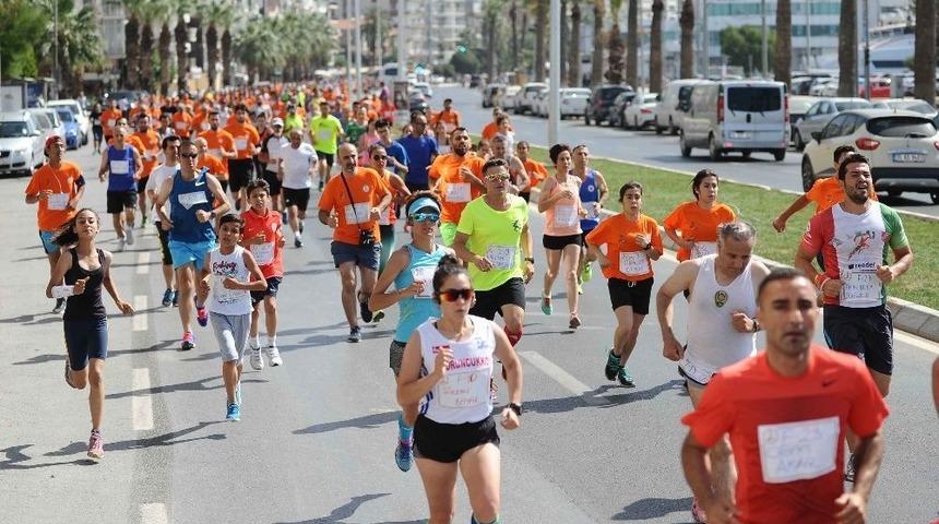 Karşıyaka&rsquo;da Z&uuml;beyde Hanım&rsquo;a Koştular