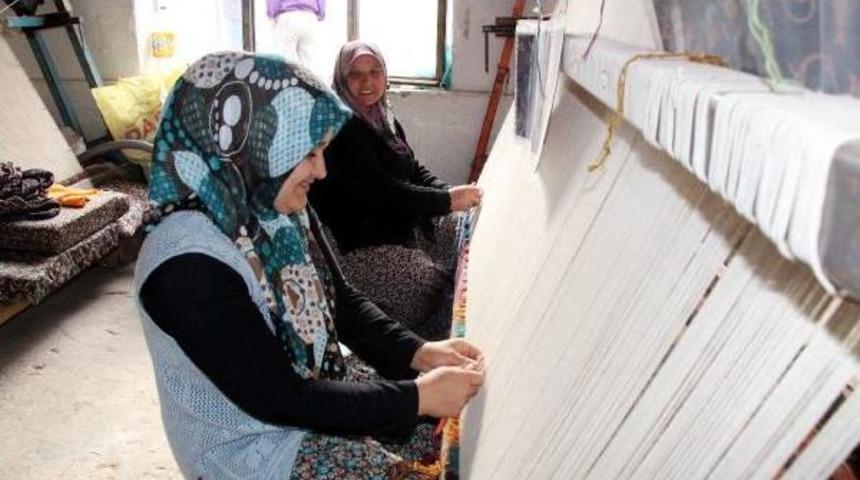 Halı Dokumacılığı Can &Ccedil;ekişiyor