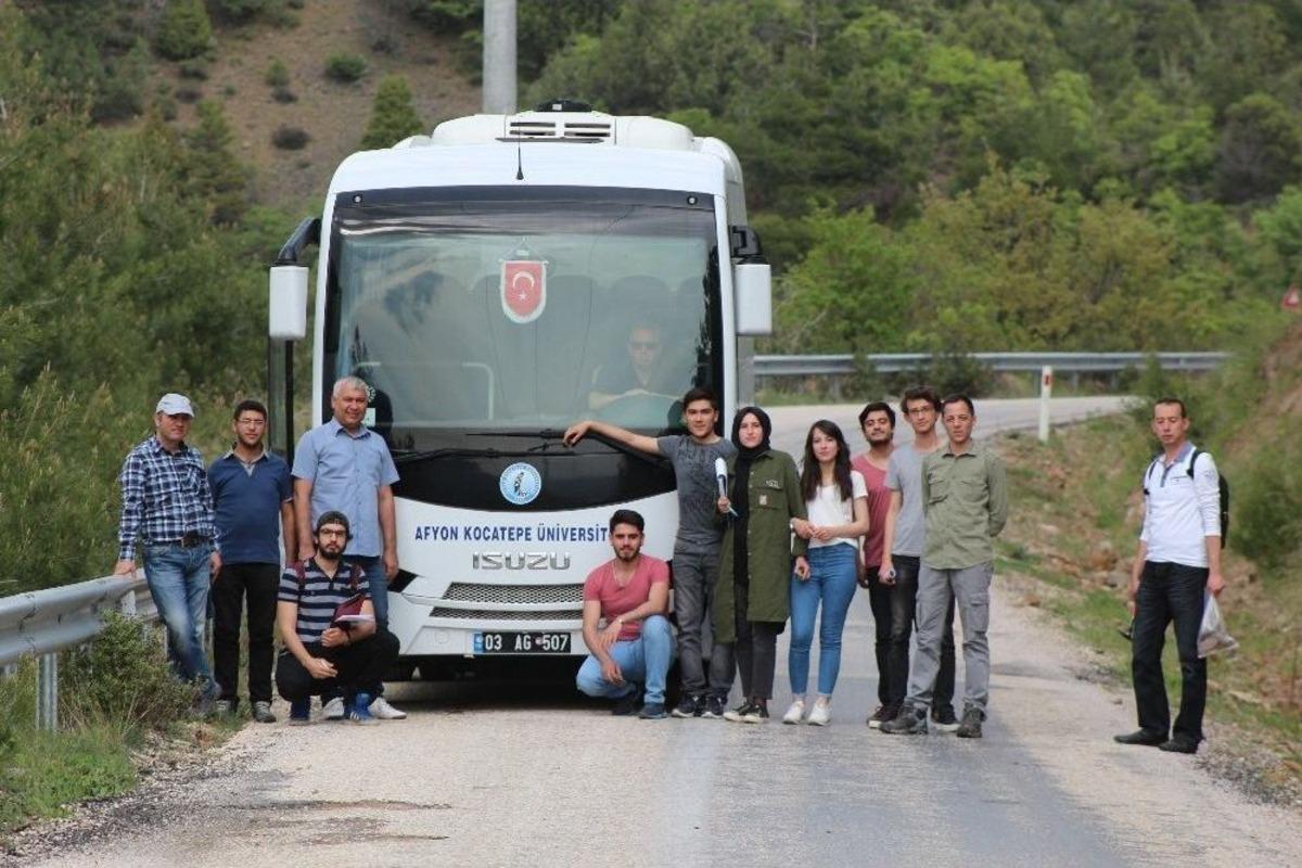 Jeoloji &Ouml;ğrencileri Sarıcakaya&rsquo;da
