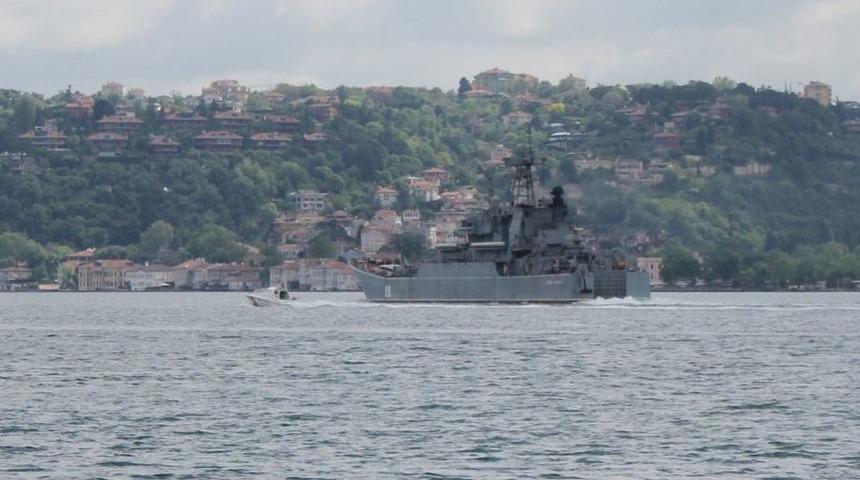 Rus Savaş Gemisi İstanbul Boğazı&rsquo;ndan Ge&ccedil;ti