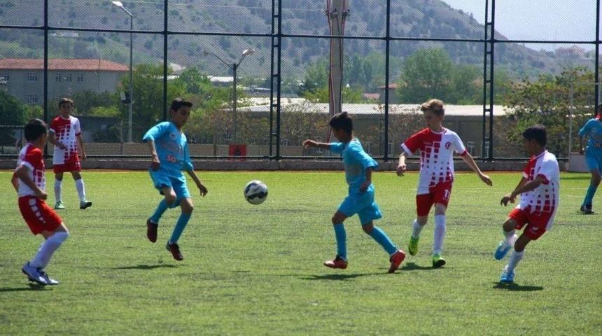 K&uuml;&ccedil;&uuml;kler Futbol M&uuml;sabakaları Tamamlandı