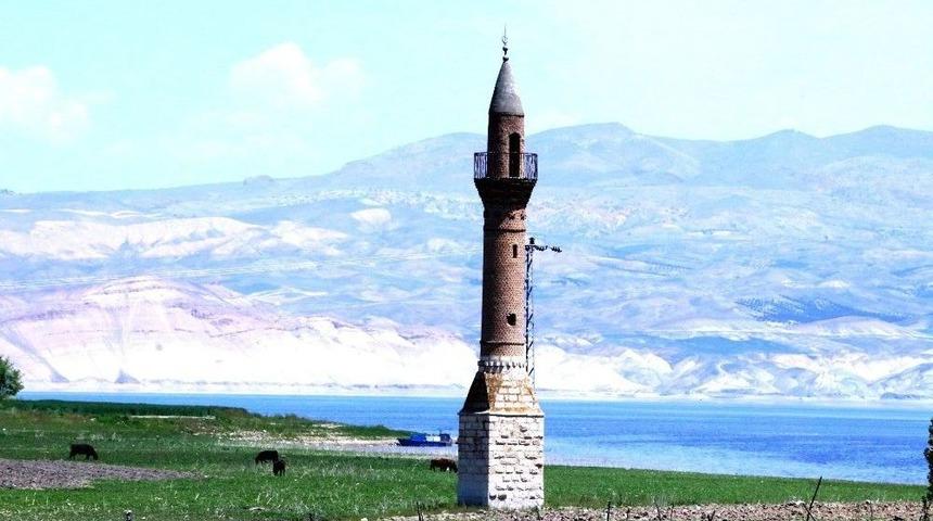 (&ouml;zel Haber) &rsquo;yalnız Minare&rsquo; Zamana Meydan Okuyor