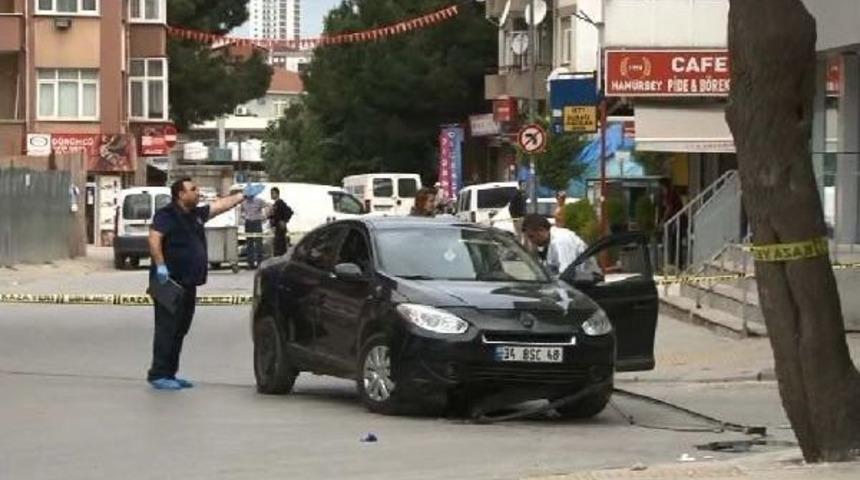 Kartal'da Otomobile Kurşun Yağmuru; 1 Ağır Yaralı