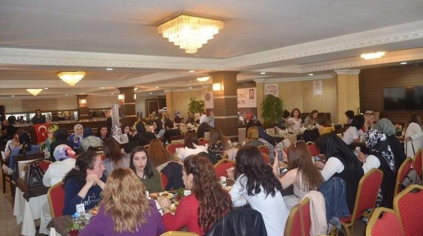 Tatvan&rsquo;da Anneler G&uuml;n&uuml; Etkinliği