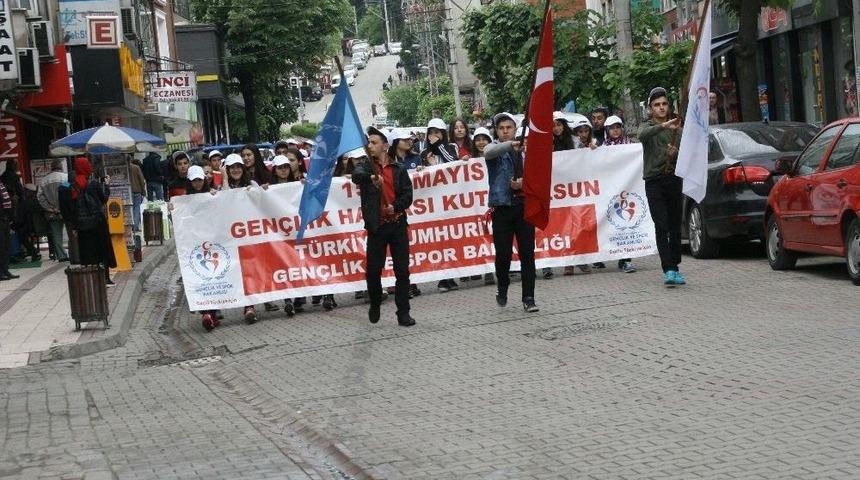 Gen&ccedil;ler &ldquo;gen&ccedil;lik Y&uuml;r&uuml;y&uuml;ş&uuml;nde &ldquo;bir Araya Geldi