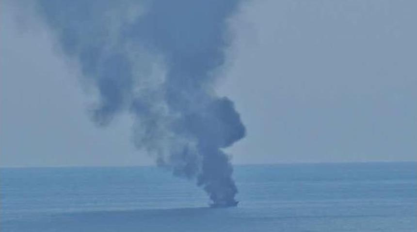 Akdeniz A&ccedil;ıklarında Teknesi Yanan Alman Turisti Sahil G&uuml;venlik Kurtardı