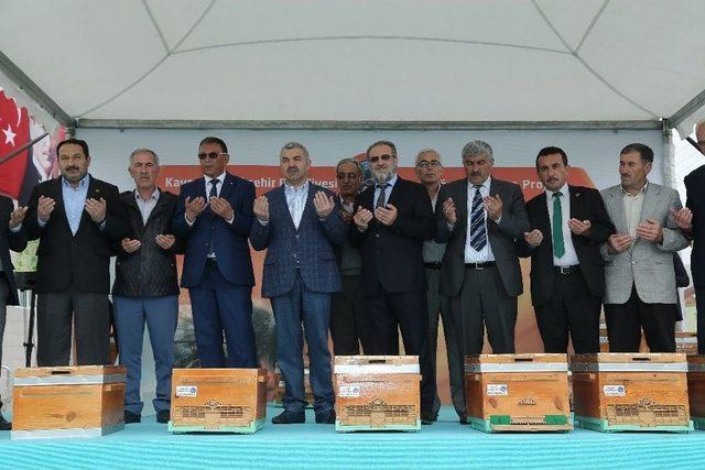 Başkan Çelik, Sarız’da Bin 500 Kovan Arıyı Üreticilere Teslim Etti 1