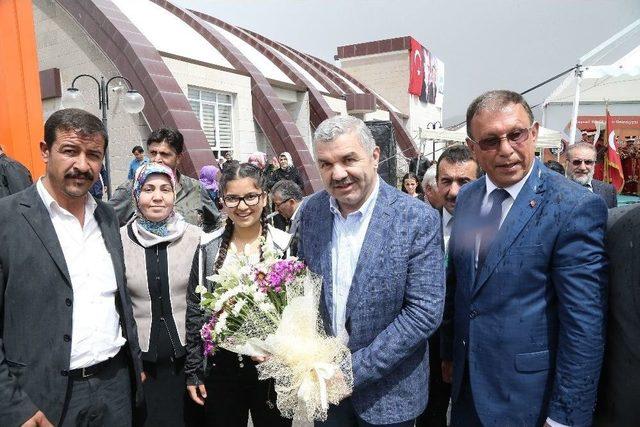 Başkan Çelik, Sarız’da Bin 500 Kovan Arıyı Üreticilere Teslim Etti 3
