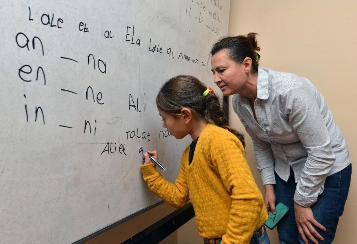B&uuml;y&uuml;kşehirden Sığınmacı &Ccedil;ocuklara T&uuml;rk&ccedil;e Dersi