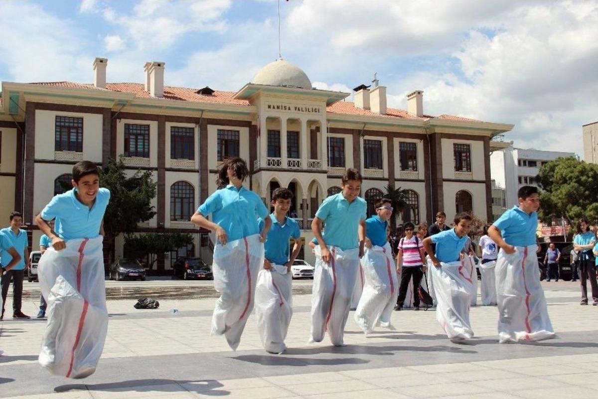 Gen&ccedil;lik Haftası Renkli G&ouml;r&uuml;nt&uuml;lerle Başladı