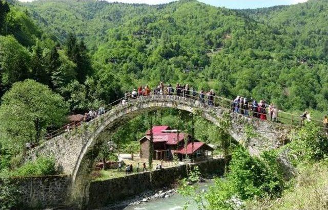 Fırtına Vadisi Ve Ayder Yaylası'na Turist Akını