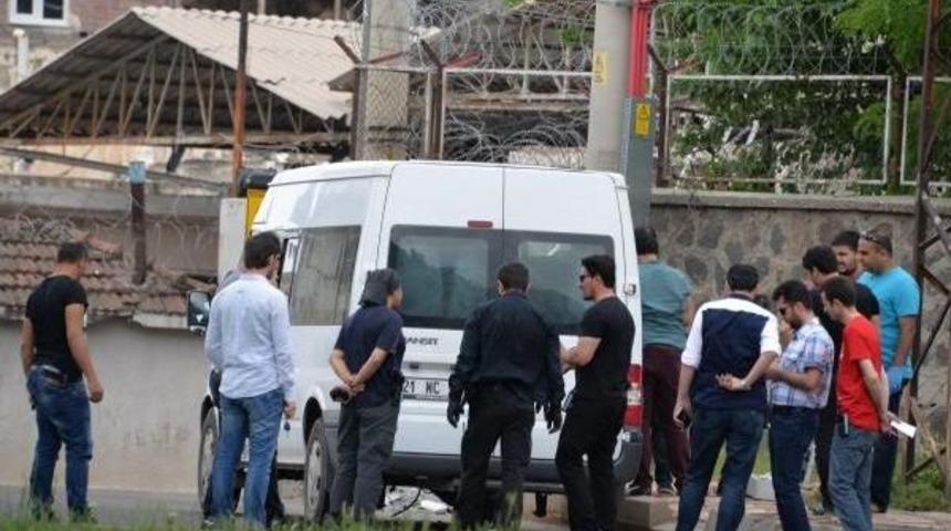 8'inci Ana Jet &Uuml;ss&uuml;'ne Giren Aracın Altında Patlayıcı D&uuml;zeneği Malzemeleri Bulundu