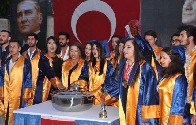 &Uuml;niversiteli Aş&ccedil;ılar, Tencere &Uuml;st&uuml;ne Yemin Etti 2