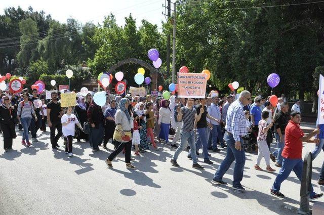 Engeliler Haftası’nda “farkındalık” Yürüyüşü