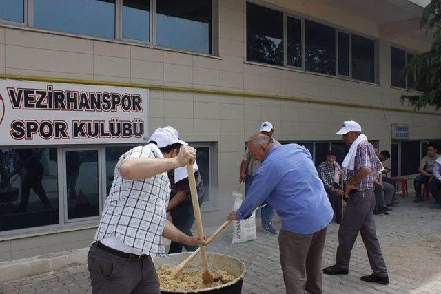 Vezirhan’daki Hıdırellez Şenliklerinde Geleneksel Helva İkramı