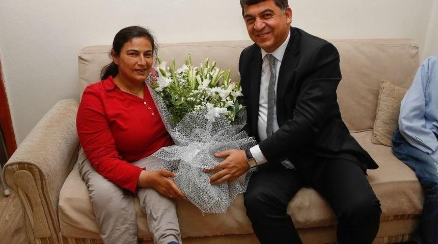 Belediye Başkanı Fadıloğlu&rsquo;ndan Engelli Ailelere S&uuml;rpriz Ziyaret