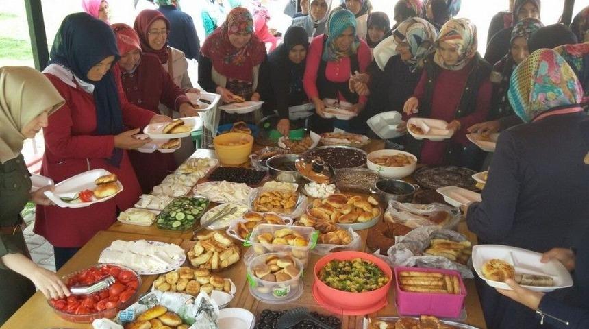 Derek&ouml;y Ortaokulunda Annelere Kahvaltı İkramı