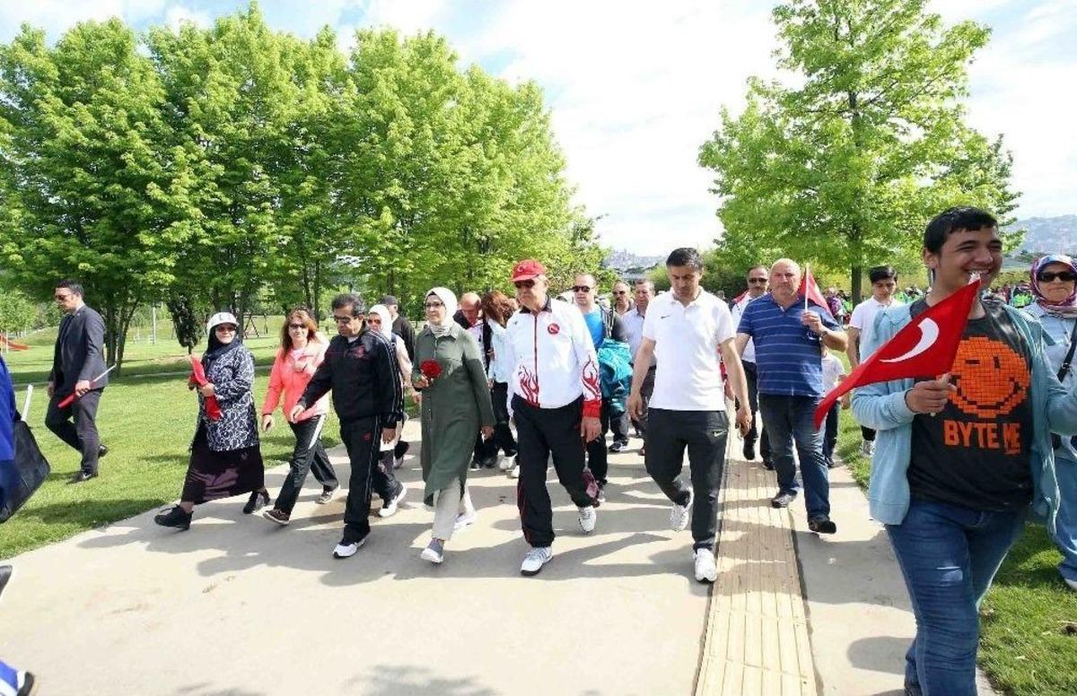 Başkan Karaosmanoğlu, "geleceğimizi Gen&ccedil;lerle Aydınlık G&ouml;r&uuml;yorum"