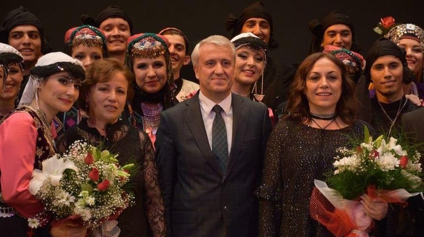 Halk Dansları Topluluğu &rsquo;iklim&rsquo; Temasıyla Sahnedeydi