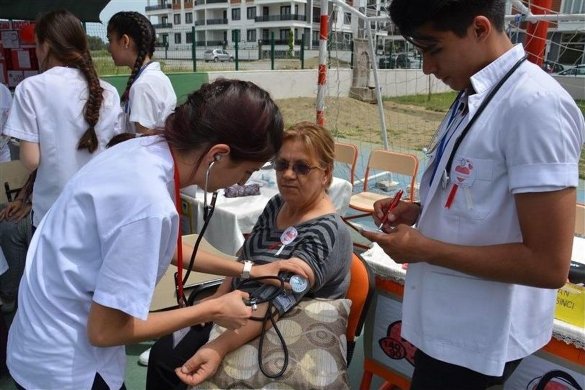 Edremit&rsquo;te Mesleki Uygulamalar Ve Sağlık Eğitimi Fuarı D&uuml;zenlendi