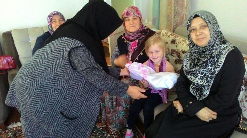 Ak Partili Kadınlar Anneler G&uuml;n&uuml;nde Şehit Annelerini Unutmadı