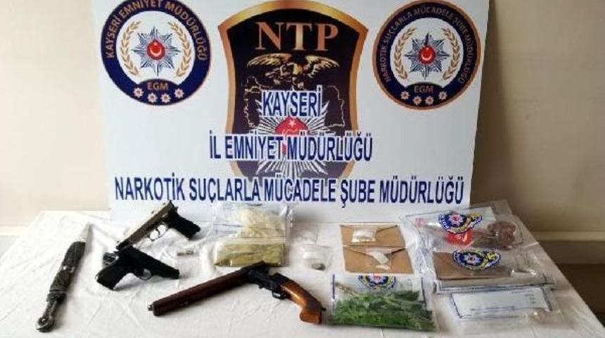 Sitedeki Dairede 18 Saksıda Yetiştirilen Hint Keneviri Ele Ge&ccedil;irildi (2)