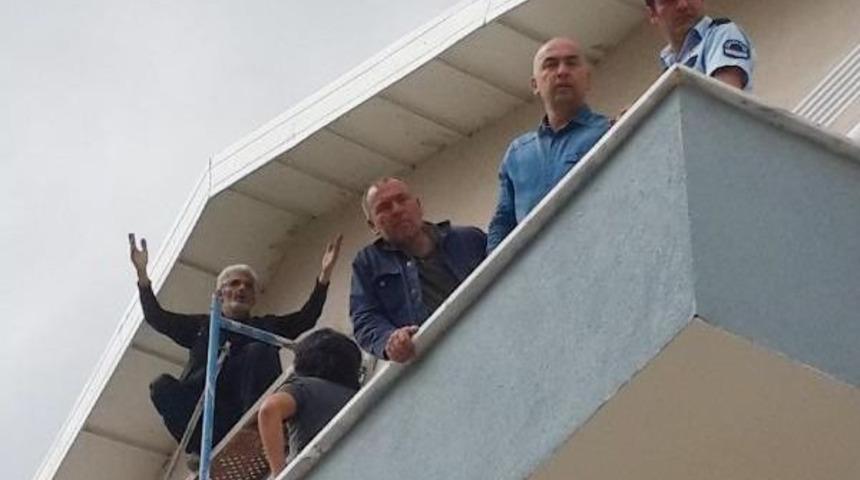 Parasını Alamadığı Iddiasıyla Intihara Kalkıştı