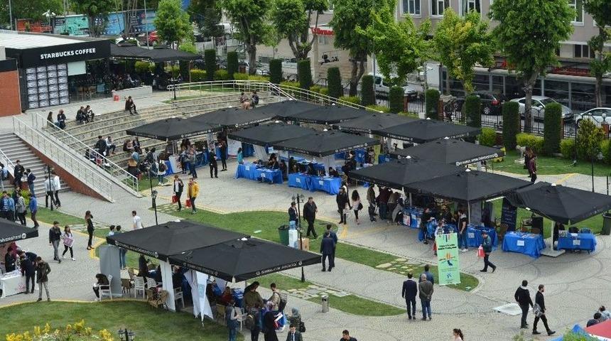 &Ouml;ğrenciler Kariyer Fuarı&rsquo;nda İş D&uuml;nyasıyla Buluştu