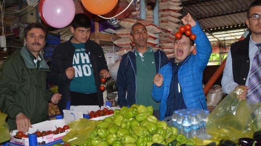 &Ouml;zel &Ouml;ğrenciler Pazarcı Oldu