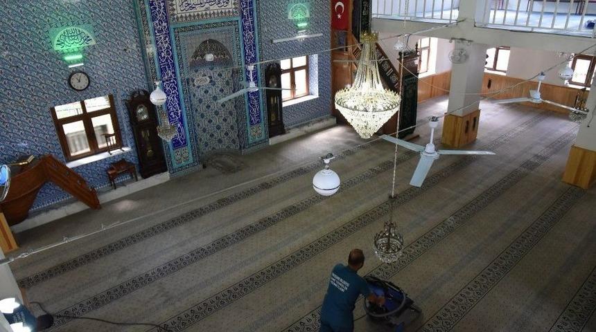 Yunusemre&rsquo;de Camiler Ramazan&rsquo;a Hazırlanıyor