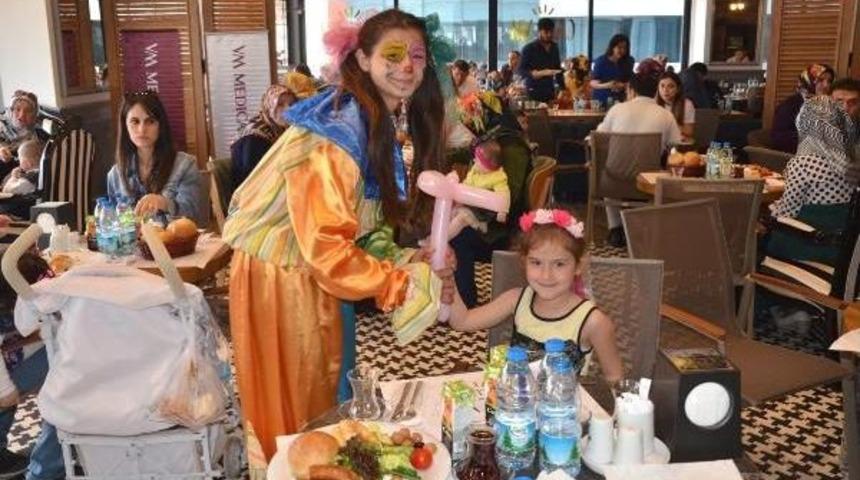 T&uuml;p Bebek Y&ouml;ntemiyle &Ccedil;ocuk Sahibi Olan Annelere &Ouml;zel Kutlama