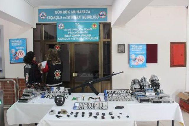 Bursa’Da Lüks Otomobil Kaçakçılarının Deposuna Baskın