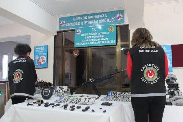 Bursa’Da Lüks Otomobil Kaçakçılarının Deposuna Baskın