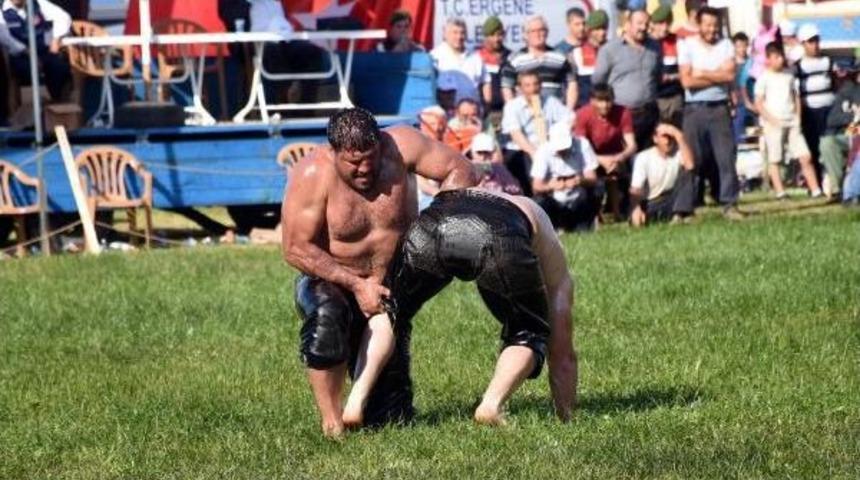 Başpehlivan Kara: Babalarıyla G&uuml;reştim Şimdi &Ccedil;ocuklarıyla G&uuml;reşiyorum