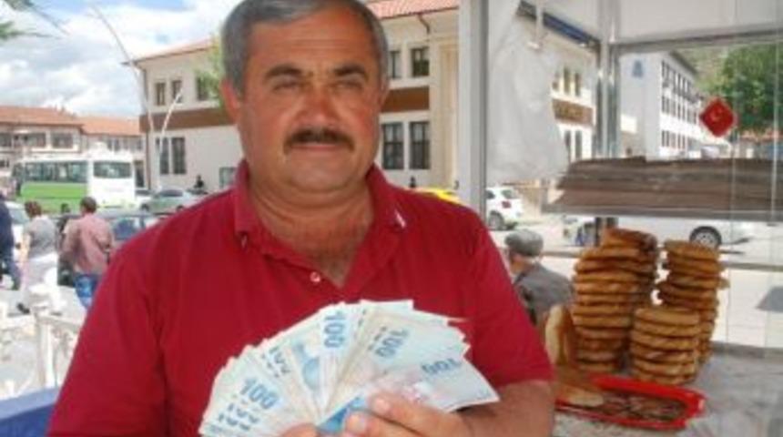 Para Dolu C&uuml;zdanı Sahibine Ulaştırdı